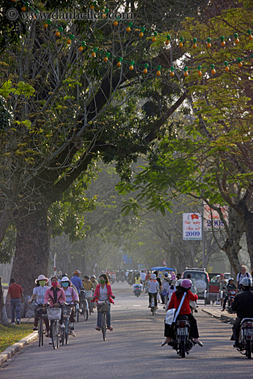 motorcycle-crowds-2.jpg