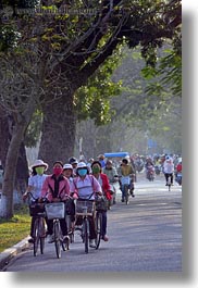 images/Asia/Vietnam/Hue/Bikes/motorcycle-crowds-3.jpg