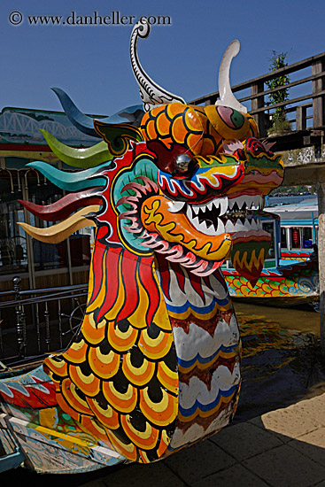 colorful-dragon-boats-01.jpg