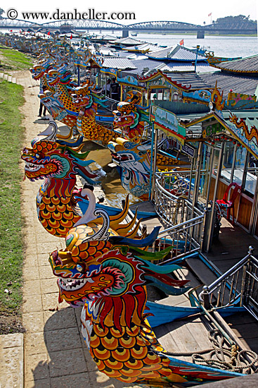 colorful-dragon-boats-02.jpg
