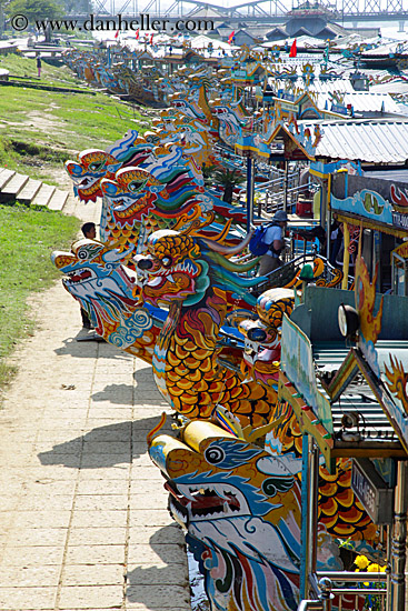 colorful-dragon-boats-03.jpg