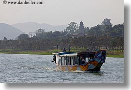 images/Asia/Vietnam/Hue/Boats/colorful-dragon-boats-06.jpg