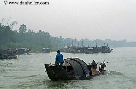 fishermen-in-boats-1.jpg
