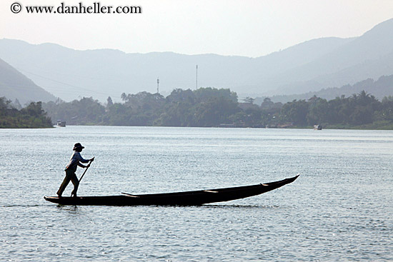 standing-n-paddling-boat-4.jpg