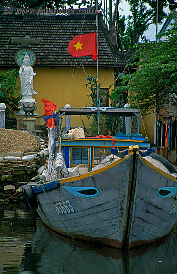 vietnamese-fishing-boat-1.jpg
