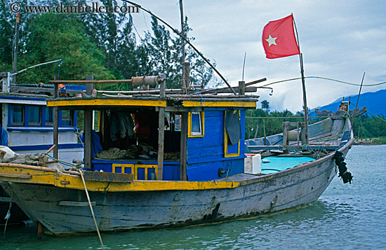 vietnamese-fishing-boat-3.jpg