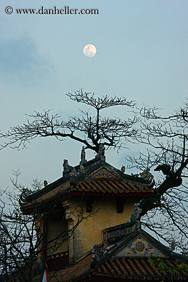 full-moon-over-pagoda-1.jpg