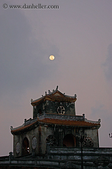 full-moon-over-pagoda-3.jpg