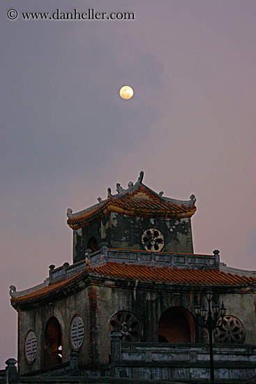 full-moon-over-pagoda-4.jpg