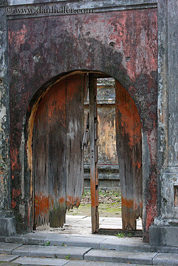 old-broken-wood-door-arch-1.jpg