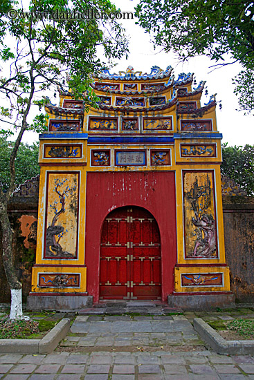 red-door-pagoda-1.jpg