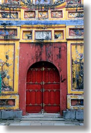 images/Asia/Vietnam/Hue/Citadel/red-door-pagoda-2.jpg