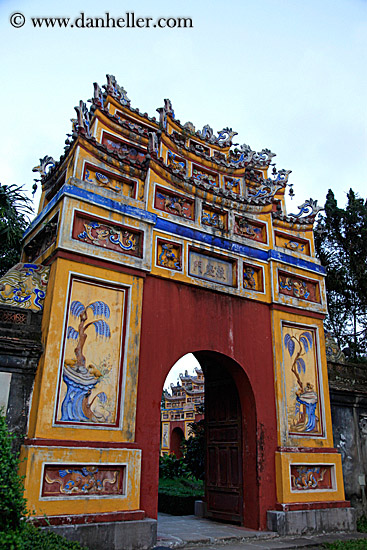 red-door-pagoda-4.jpg