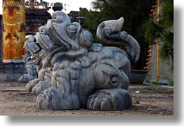 images/Asia/Vietnam/Hue/Citadel/small-dragons-2.jpg