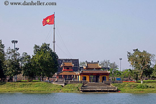 vietnamese-flag-n-pond-by-citadel.jpg