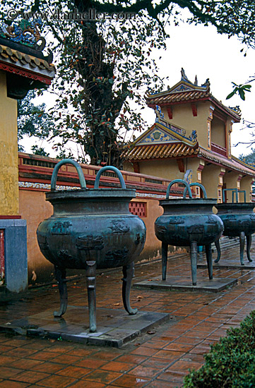 large-iron-urns.jpg