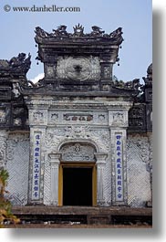 images/Asia/Vietnam/Hue/KhaiDinh/Buildings/tomb-entry-1.jpg