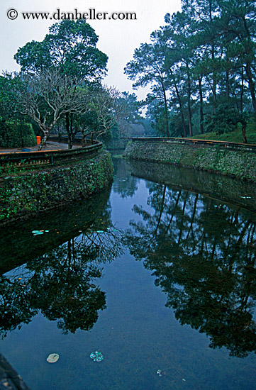 misty-moat-n-tree-reflections.jpg