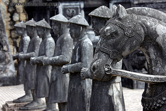 soldiers-n-horse-statues-1.jpg