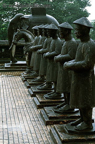 stone-soldier-statues-06.jpg