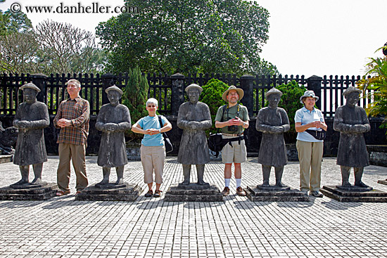 tourists-n-stone-statues.jpg