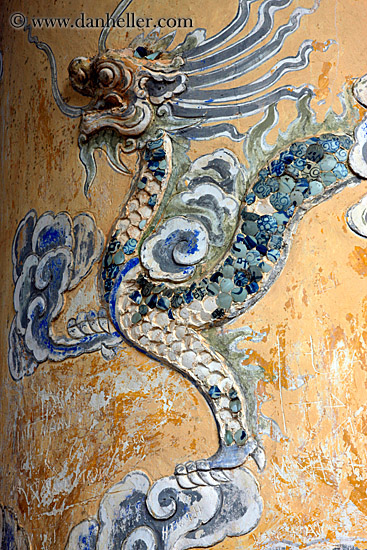 dragon-bas_relief-1.jpg