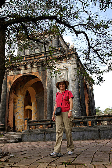 stele-pavilion-n-woman-tourist-1.jpg