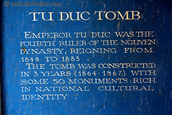 tu_duc-tomb-info-sign.jpg