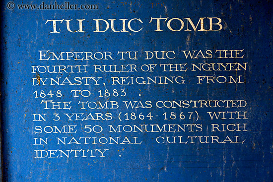 tu_duc-tomb-info-sign.jpg