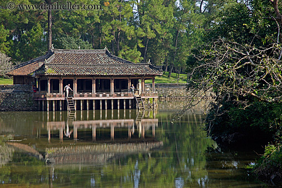 xung_khiem_pavilion-n-luu_khiem-lake-1.jpg