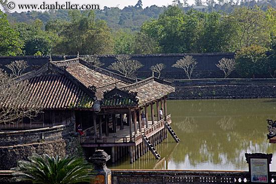 xung_khiem_pavilion-n-luu_khiem-lake-4.jpg