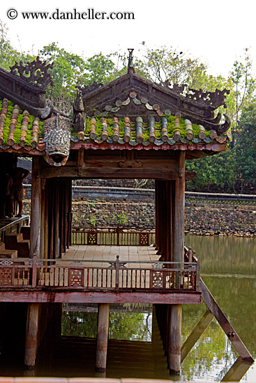 xung_khiem_pavilion-n-luu_khiem-lake-6.jpg