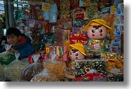 images/Asia/Vietnam/Hue/Market/boy-n-food-stand.jpg