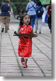 images/Asia/Vietnam/Hue/People/Children/little-girl-in-red-w-fan.jpg