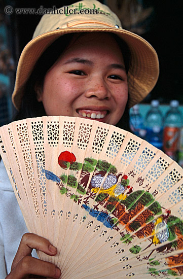 smiling-girl-w-fan.jpg