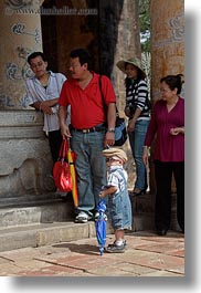 images/Asia/Vietnam/Hue/People/Children/toddler-boy-w-family.jpg