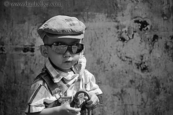 toddler-boy-w-sunglasses-n-umbrella-5-bw.jpg