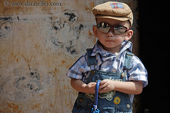 toddler-boy-w-sunglasses-n-umbrella-6.jpg