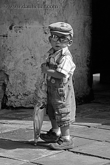 toddler-boy-w-sunglasses-n-umbrella-7-bw.jpg