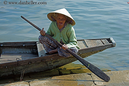 old-woman-in-boat-05.jpg