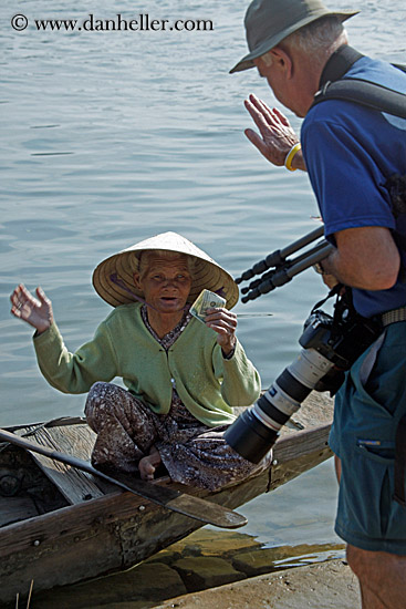 old-woman-in-boat-06.jpg