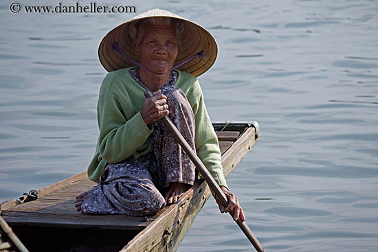 old-woman-in-boat-10.jpg