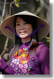 images/Asia/Vietnam/Hue/People/Women/woman-tour-guide-4.jpg