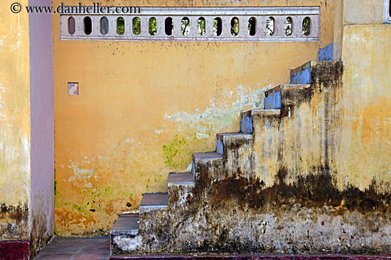 blue-stairs-n-yellow-wall-01.jpg
