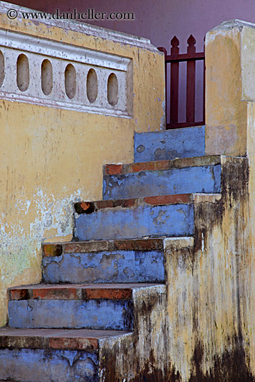blue-stairs-n-yellow-wall-03.jpg