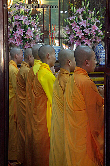 monks-praying-thru-doorway-03.jpg
