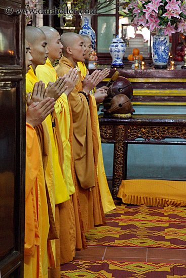 monks-praying-thru-doorway-05.jpg