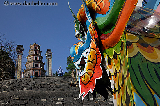 thien-mu-pagoda-n-colorful-dragon-01.jpg