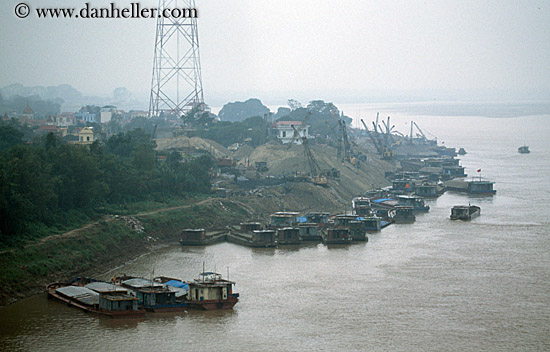 fishing-boat-n-misty-river-2.jpg