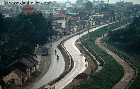 wet-roads-n-houses.jpg